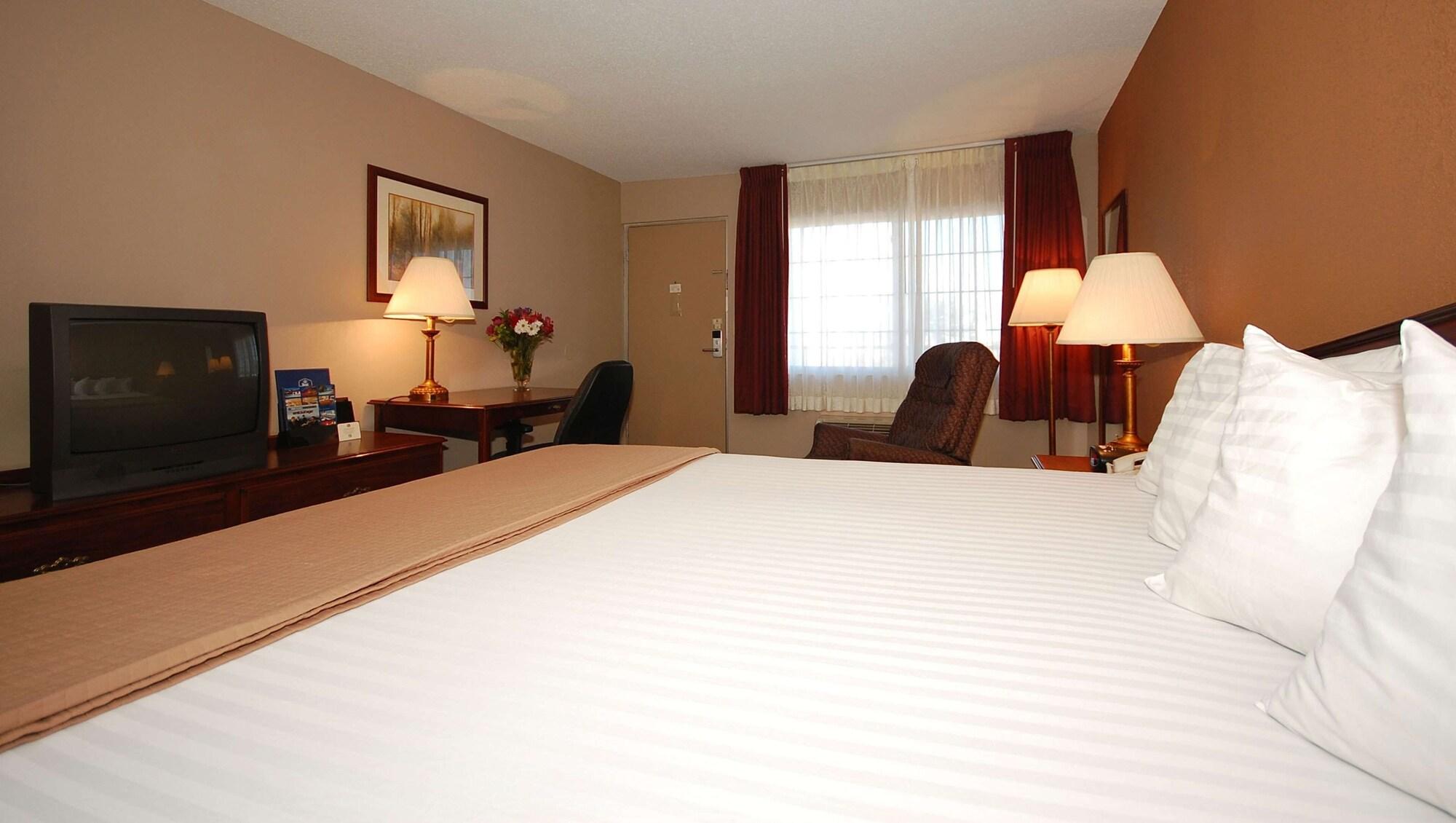 Magnuson Hotel Red Baron Garden City Bagian luar foto