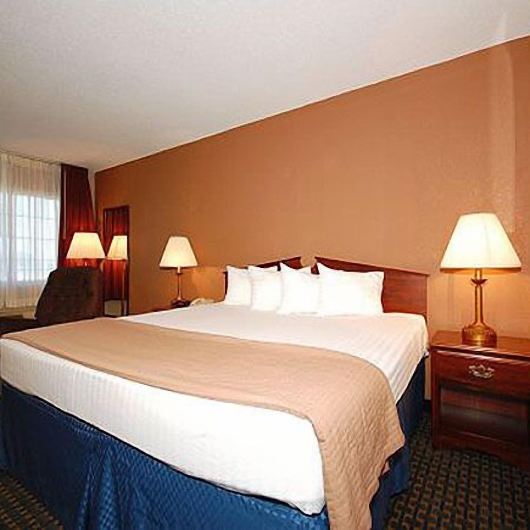 Magnuson Hotel Red Baron Garden City Bagian luar foto