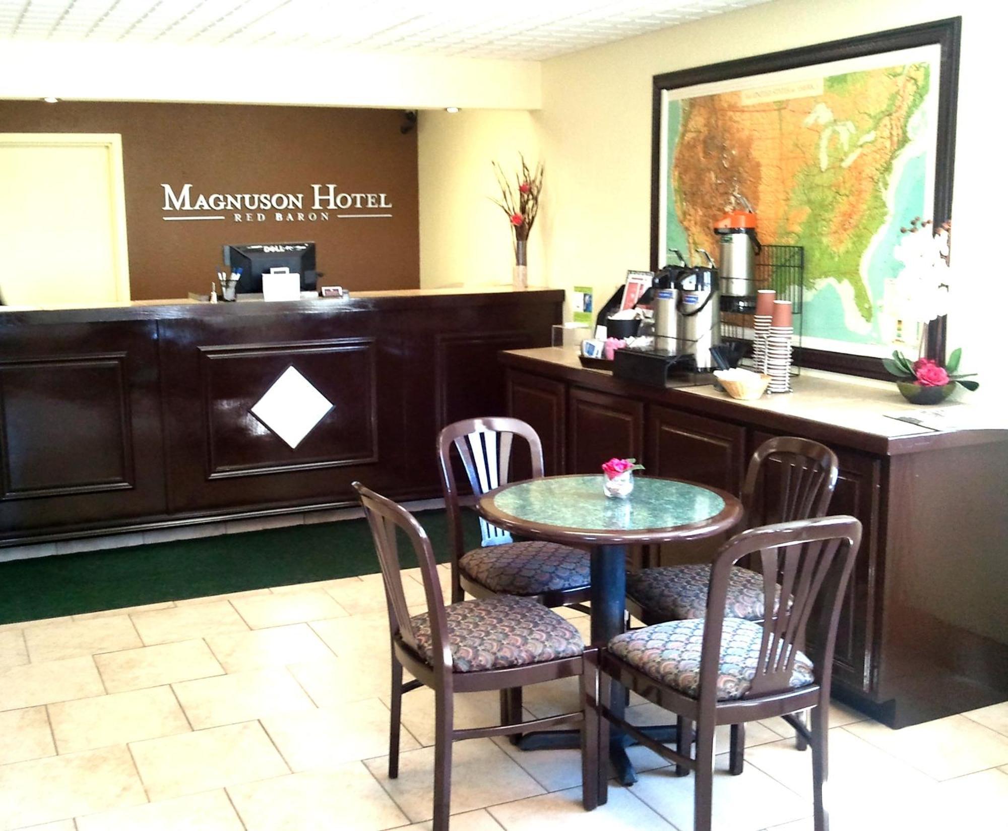 Magnuson Hotel Red Baron Garden City Bagian luar foto