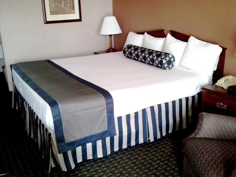 Magnuson Hotel Red Baron Garden City Ruang foto