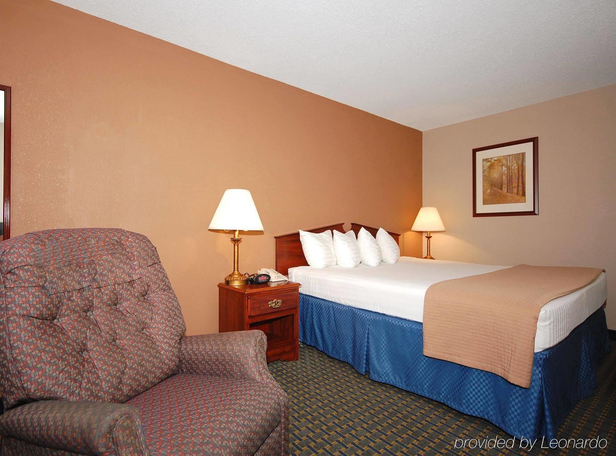 Magnuson Hotel Red Baron Garden City Ruang foto